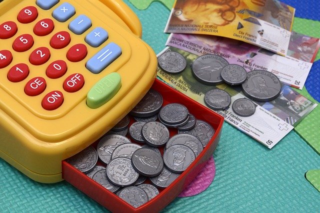 play cash register with fake coins